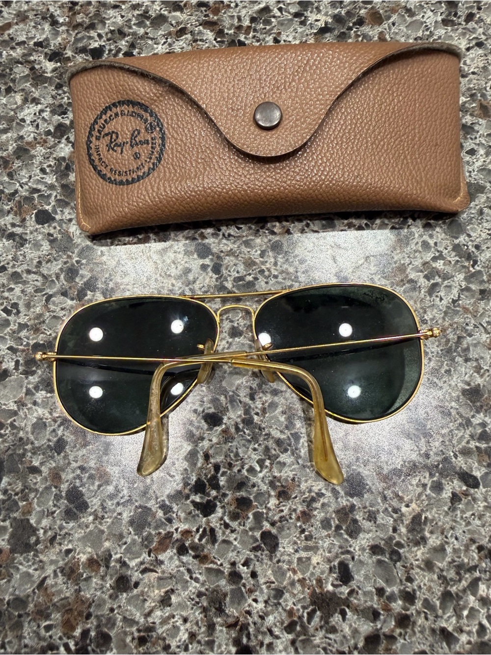 Vintage Ray-Ban Classic Aviator Sunglasses in Gold - Picture 3 of 6